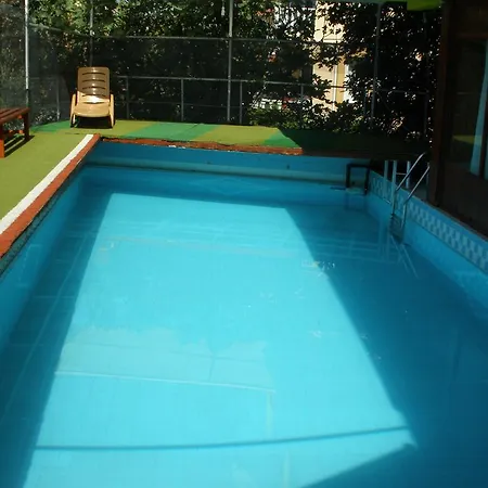 Ege Πανδοχείο *